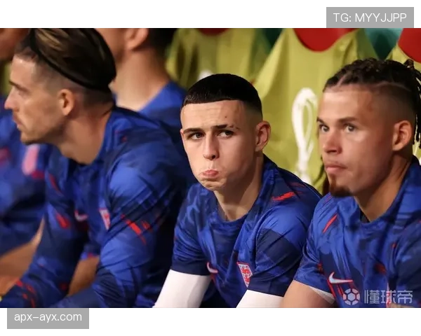 福登虚心求教英格兰前辈，汲取经验助力球队未来腾飞