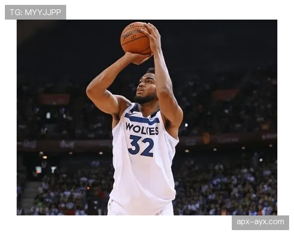 皮尔斯无球跑动制造错位，拉开空间改变进攻结构