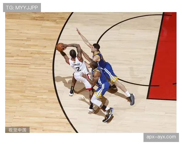 雷吉·米勒无球跑动制造空位三分，关键时刻效率明显提升