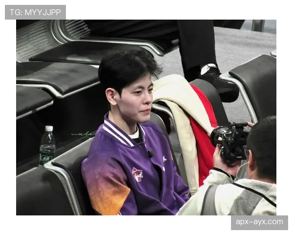 刷到杨舒予随手一张家照，我还以为走错了明星豪宅群聊