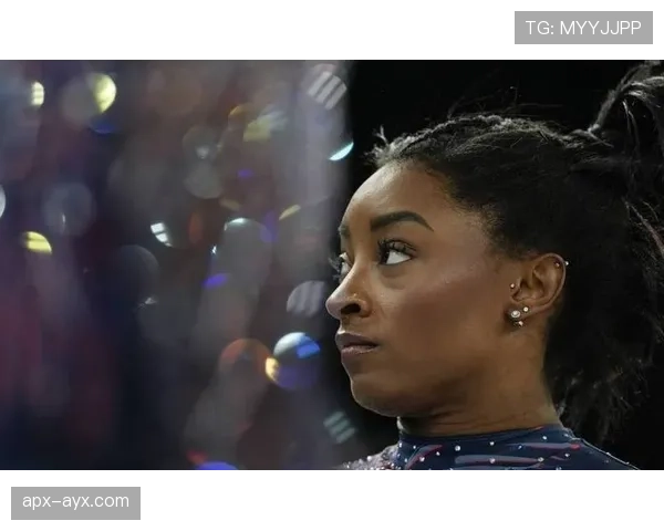 看西蒙·拜尔斯训练那架势，我感觉自己上健身房都成喜剧演员了